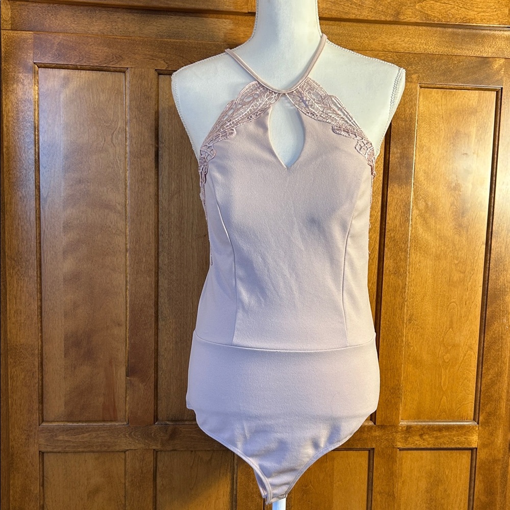 Haute Monde Women’s Beige High Neck Lace Halter Top Bodysuit. Sz L